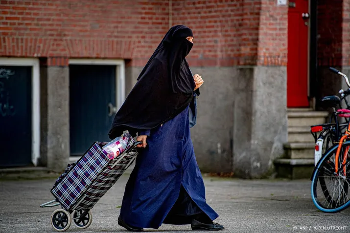 geen boetes boerkaverbod omdat vrouwen minder naar buiten gaan