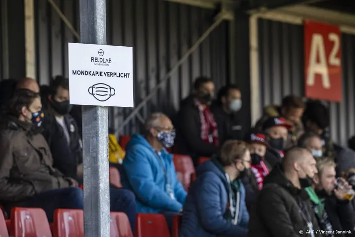 geen coronabesmettingen bij tweede fieldlab voetbalwedstrijd