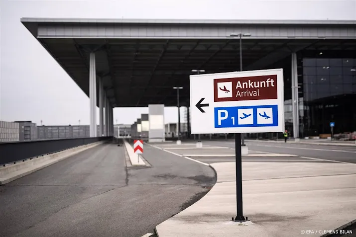 geen passagiersvluchten van en naar berlijn woensdag door staking