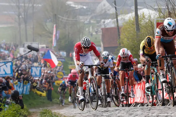 geen publiek op hellingen in ronde van vlaanderen