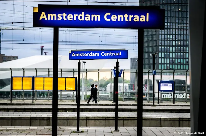 geen treinen rond amsterdam vannacht ook impact maandagochtend