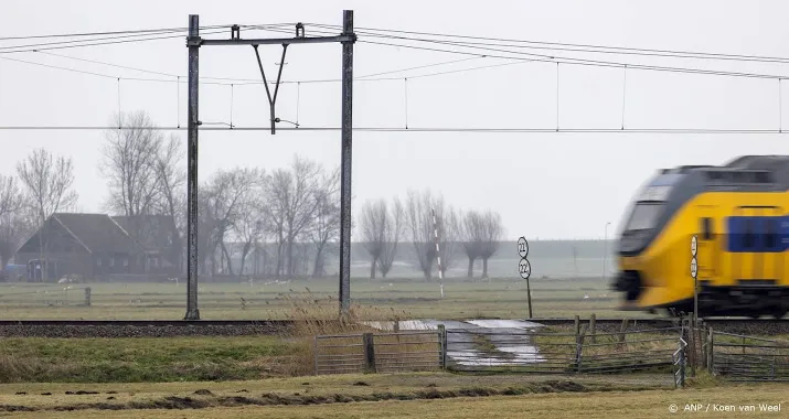 geen treinen tussen maastricht en luik spoor onder water