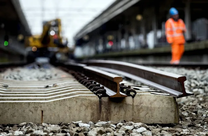 geen treinen tussen nijmegen en den bosch door breuk spoorstaaf