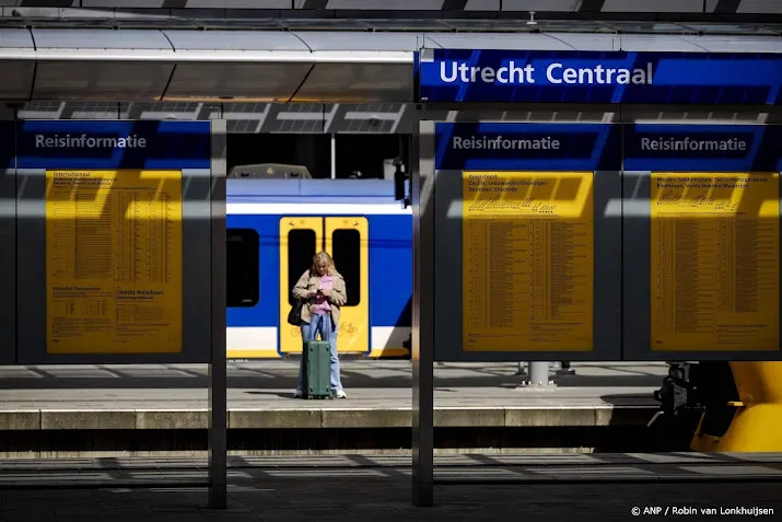 geen treinen van en naar utrecht centraal door storing