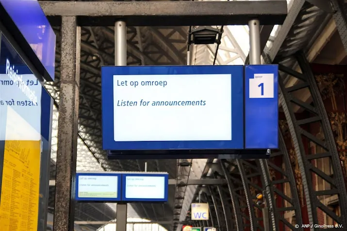 geen treinverkeer rond amsterdam door sein en wisselstoring