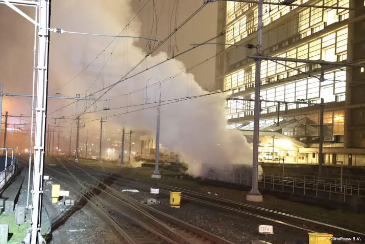 geen treinverkeer rond rotterdam centraal door brand in tunnel