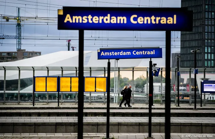 geen treinverkeer van en naar amsterdam centraal door storing