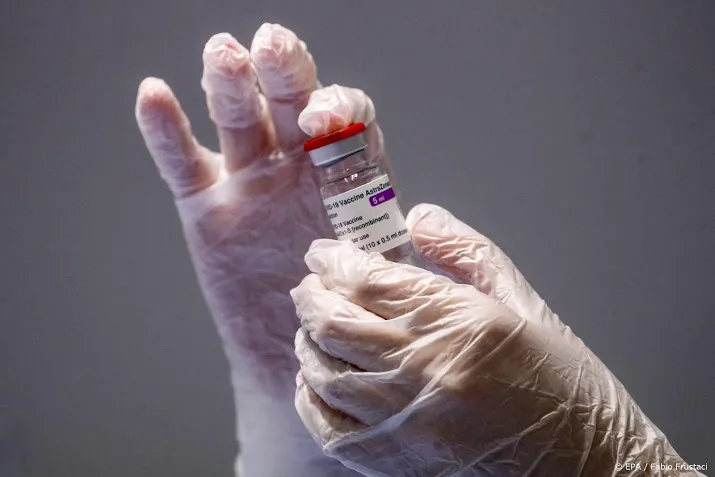 geen tweede prik met astrazeneca bij gevaarlijke bijwerking