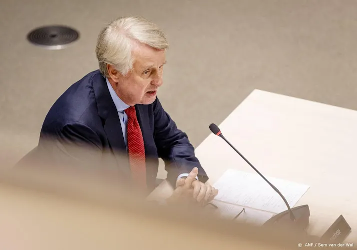 geen vertrekregeling voor schiphol baas dick benschop