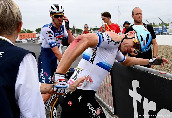 gehavende jakobsen haalt in goede groep finish in tour