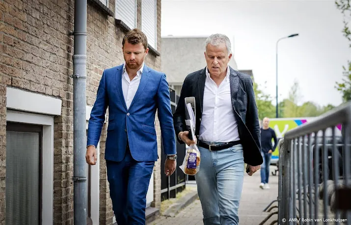 geheim logboek van peter r de vries verschijnt vrijdag