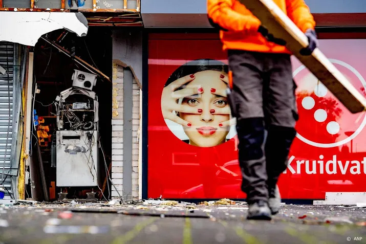 geldautomaten s nachts buiten werking om plofkraakrisico
