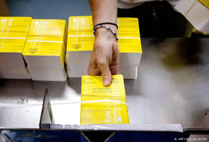 gele boekjes te koop in boekhandels en bij anwb