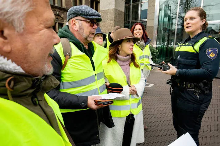 gele hesjes in den haag en maastricht