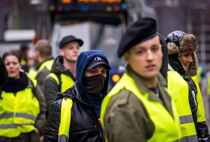 gele hesjes in hilversum tegen nos