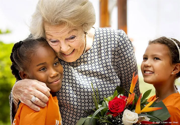 gelukkige beatrix hoopt nog eens terug te keren naar cariben