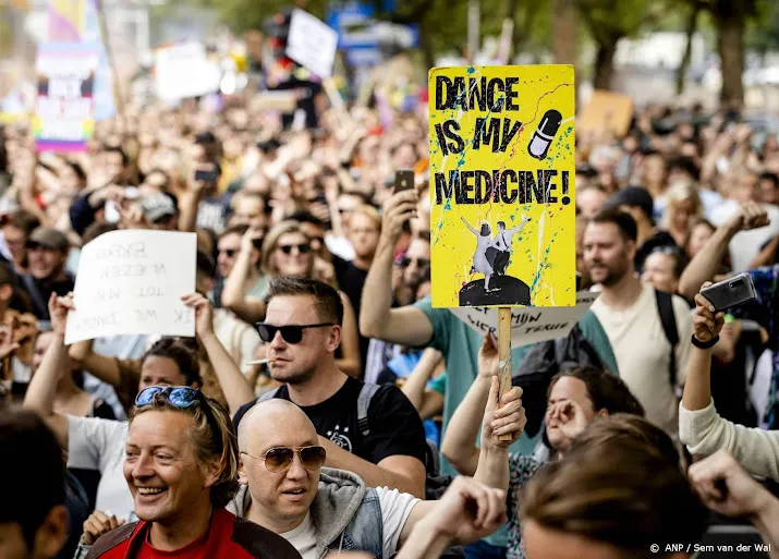 gemeente 35 000 deelnemers unmute us protest in amsterdam