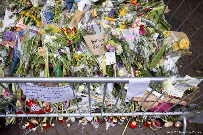 gemeente amsterdam haalt bloemenzee voor peter r de vries weg