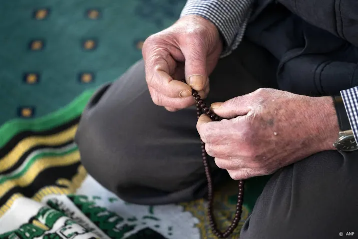 gemeente mag ook kerk of moskee sluiten bij coronabrandhaard