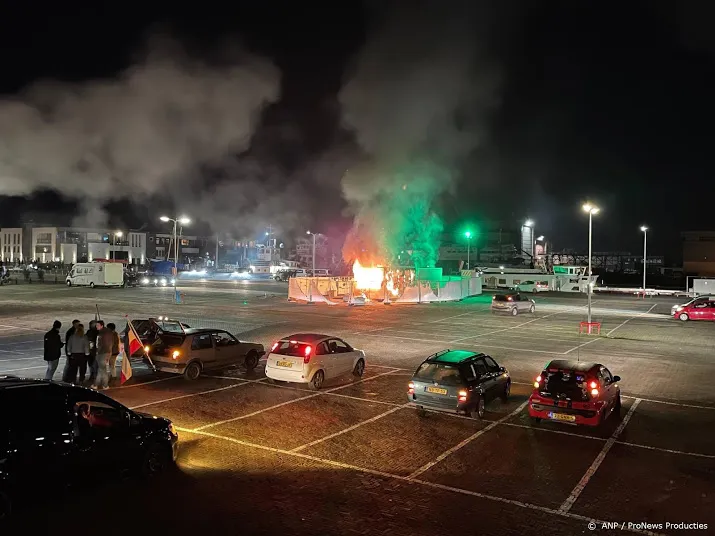 gemeente politie en om zeer verontwaardigd over rellen in urk