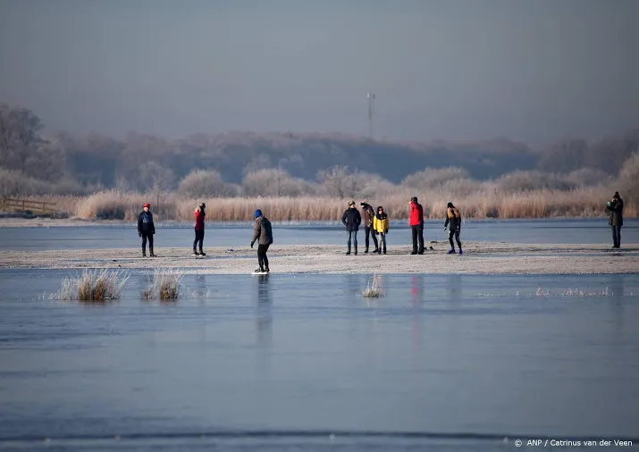 gemeenten sluiten natuurijs af bij te grote drukte