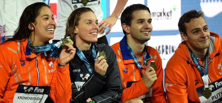 gemengd estafetteteam zwemt naar zilver op wk