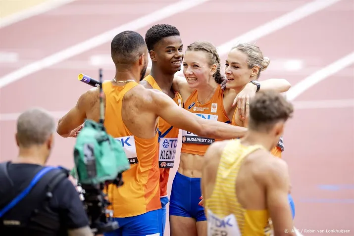 gemengde estafetteploeg overtuigend naar finale 4400 meter