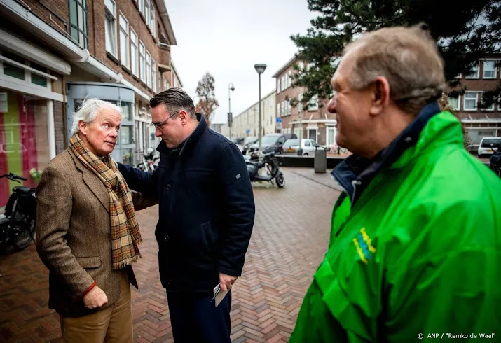 gespannen duindorp wacht op remkes