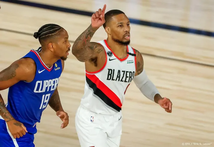 getergde lillard loodst trail blazers langs sixers in nba