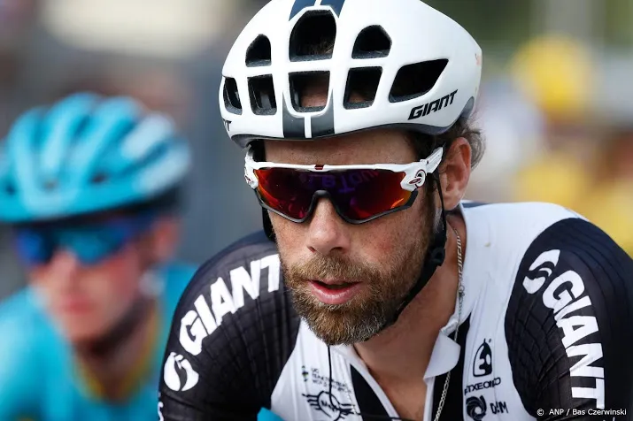 gevallen ten dam stapt af in giro
