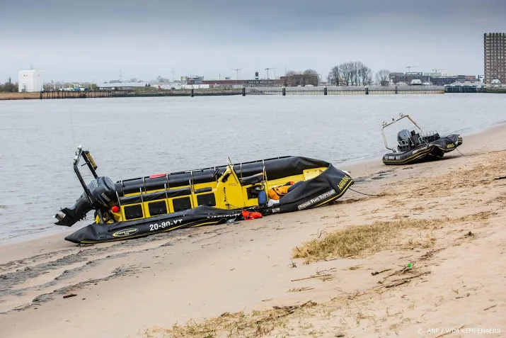gewonde bootongeluk naar nederlands ziekenhuis