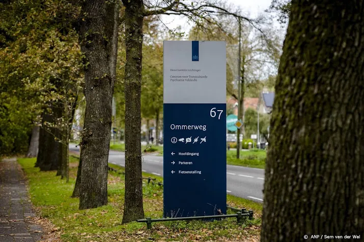gewonden steekpartij tbs kliniek uit ziekenhuis