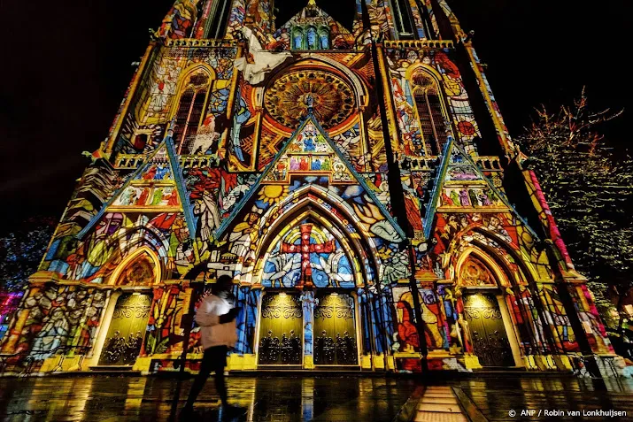 gezellige drukte bij lichtkunstfestival glow in eindhoven
