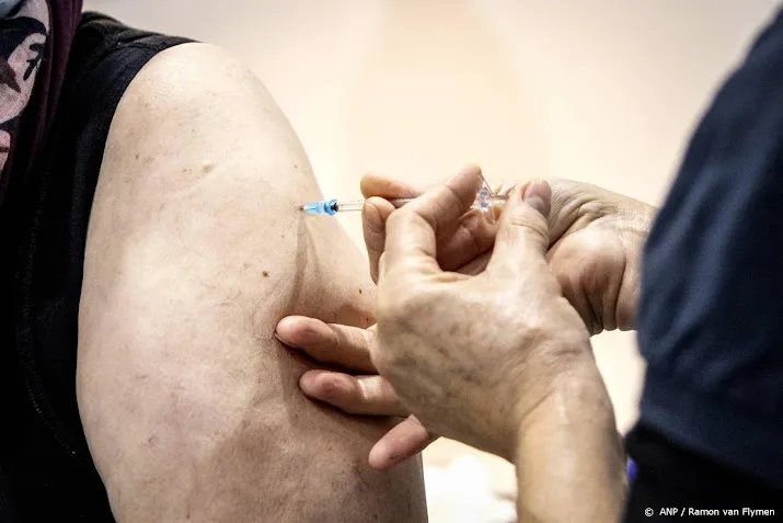 gezondheidsraad boosterprik 60 minners ook van oud naar jong