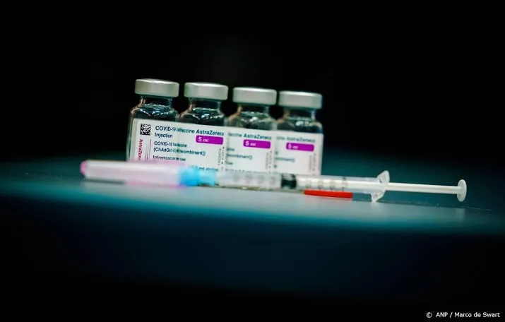 gezondheidsraad coronavaccin astrazeneca ook voor 65 plussers