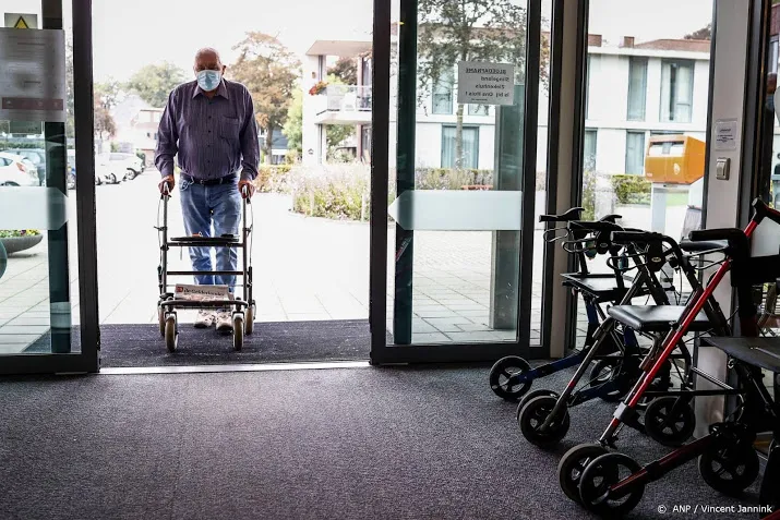 gezondheidsraad coronavaccin eerst naar 60 plussers en zieken