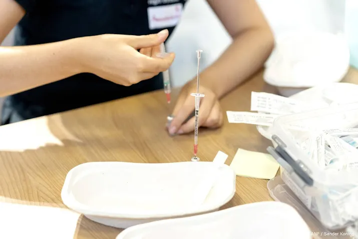 gezondheidsraad komt in september met advies over derde prik