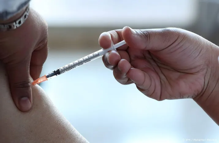 gezondheidsraad meer tijd tussen twee prikken is overwegen waard