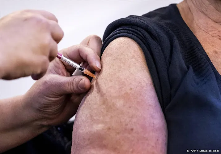 gezondheidsraad nog maar 1 pneumokokkenprik voor senioren