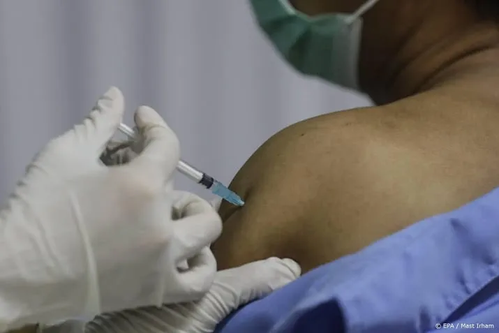 gezondheidsraad prik kan helpen tegen coronabesmetting