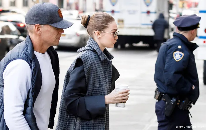 gigi hadid geen kandidaat meer voor jury in zaak weinstein