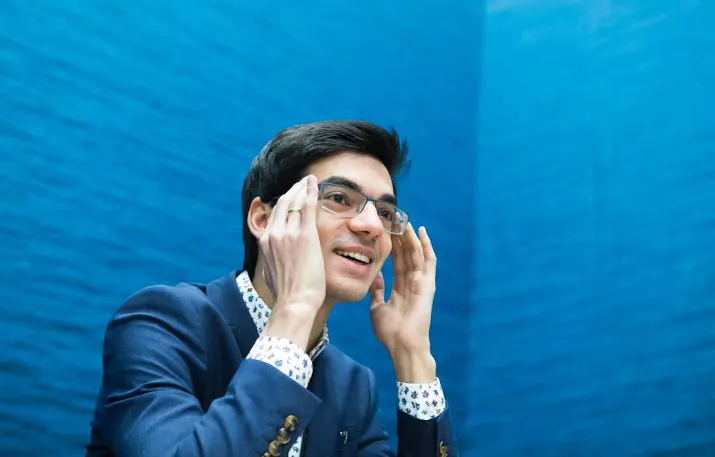 giri opent met winst op chinese hou yifan