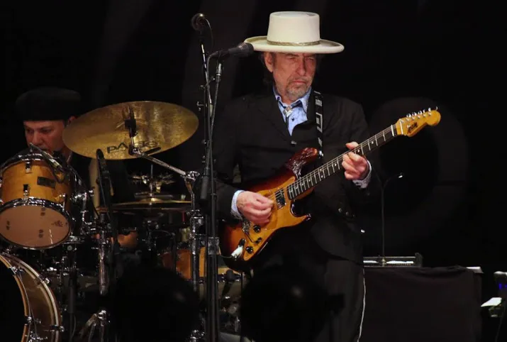 gitaar bob dylan geveild voor 416 000 euro