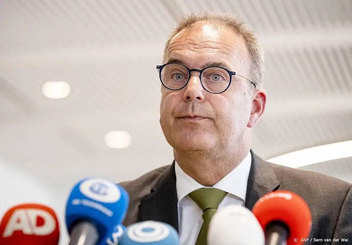gitzwarte dag voor alblasserdam zegt burgemeester paans