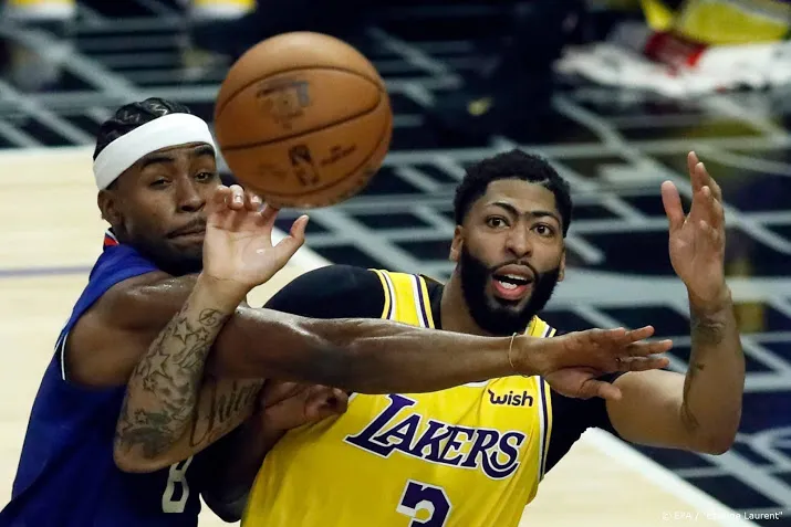 glansrol basketballer davis bij la lakers