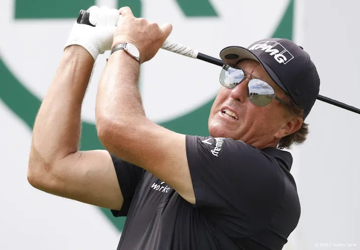 golfer mickelson speelt op door saudi arabie gesteunde tour