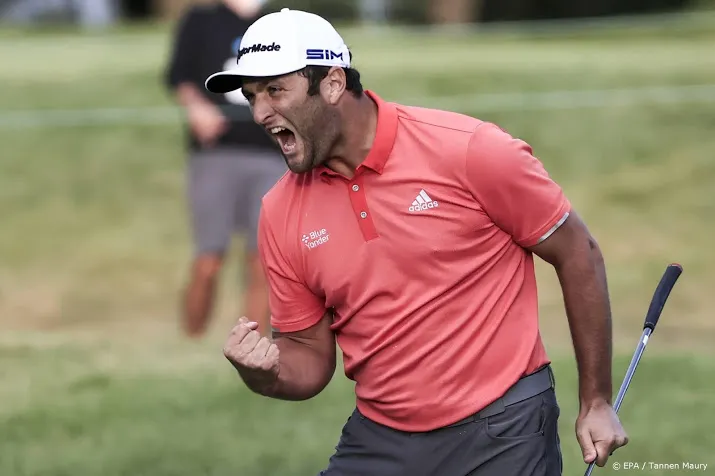 golfer rahm verslaat johnson met belachelijke putt