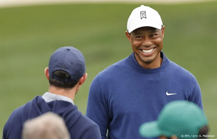 golfer woods begint roestig maar pijnvrij aan nieuwe comeback