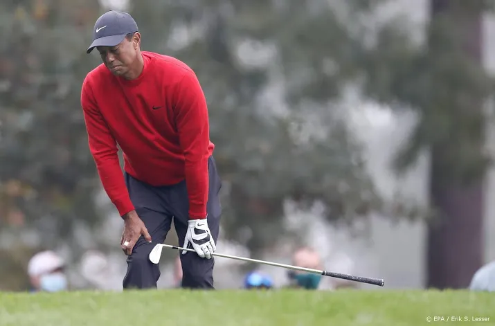 golfer woods bij kennis na spoedoperatie aan been