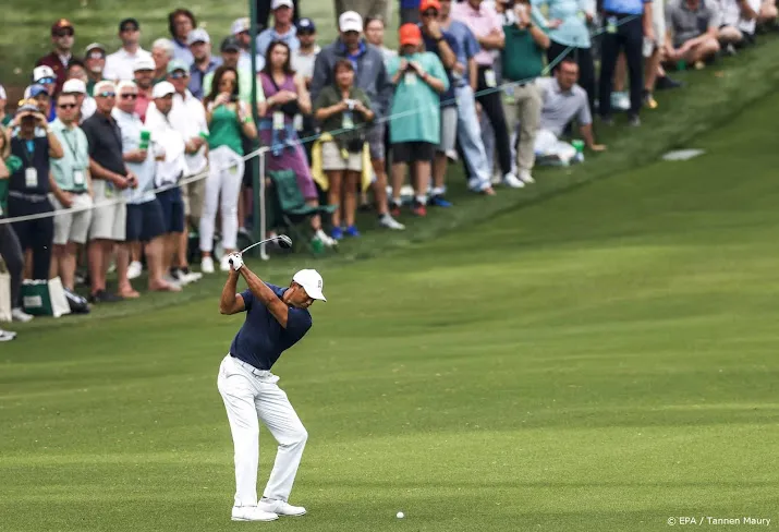 golfer woods traint onder grote belangstelling voor masters